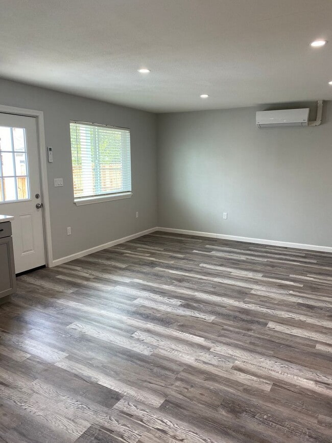 Building Photo - Coming Soon!!! High End Brand New 2Bed/1Bath Backyard Additional Dwelling Available NOW!