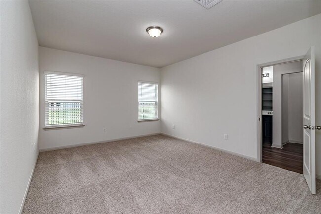 Building Photo - 132 Shiner Ln