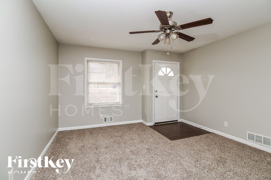 Building Photo - 2672 Lilac Dr