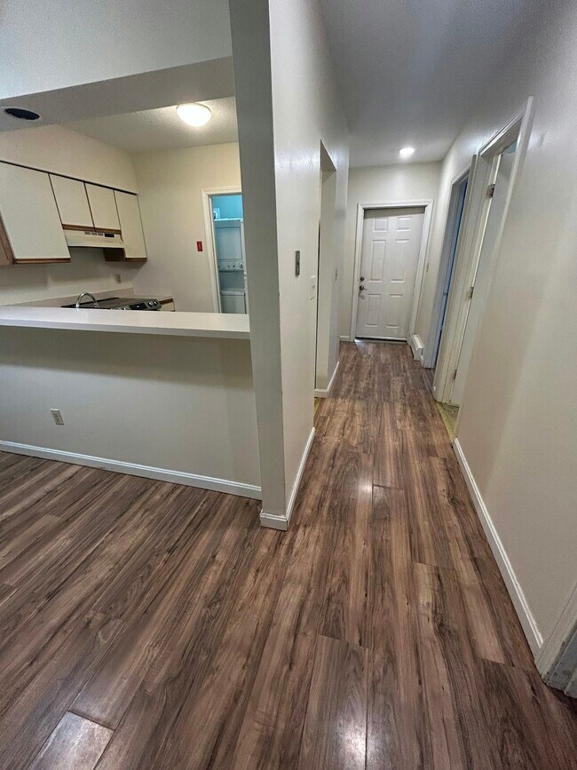 Building Photo - 11 RiverBend Dr
