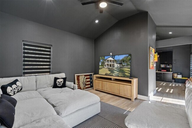 Building Photo - 310 Saddle Blanket Dr