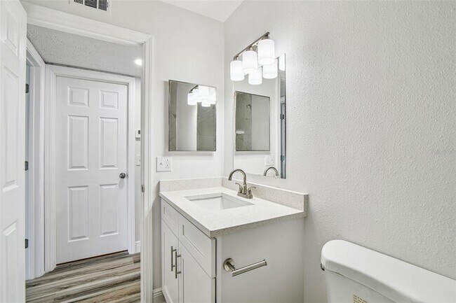 Building Photo - 9125 Tudor Dr