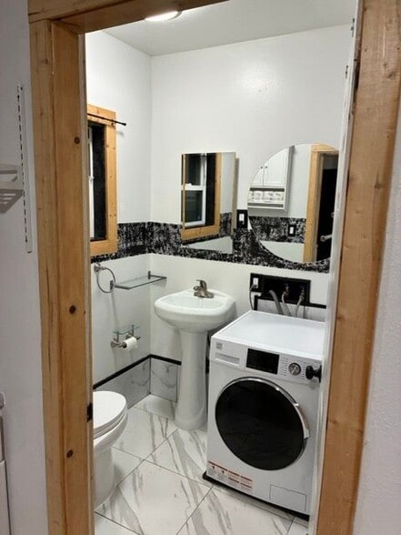 Building Photo - 1320 Woolner Ave