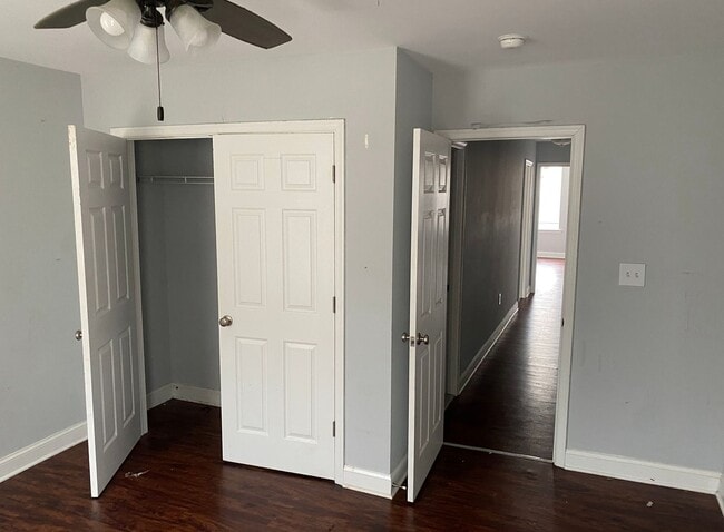Building Photo - Spacious 3 Bedroom Townhouse – Available A...