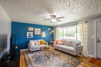 Building Photo - 1020 E Diamond Way