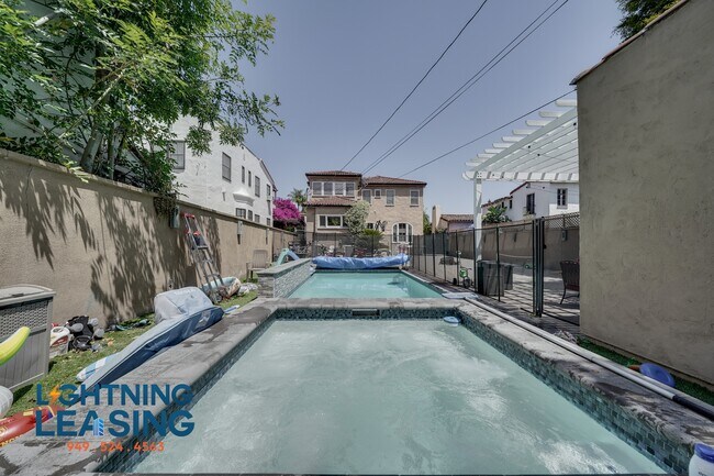 Building Photo - 815 S Highland-A