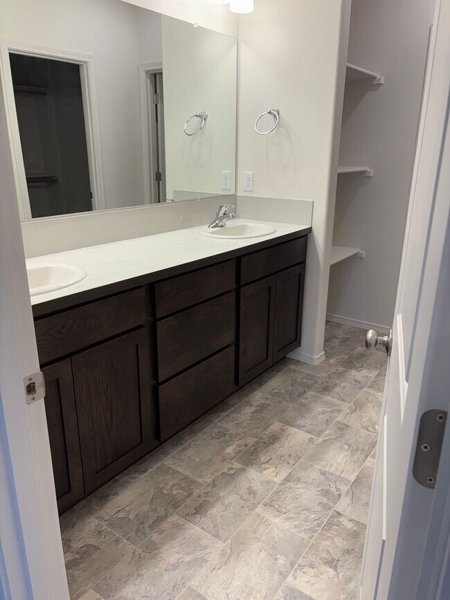 Building Photo - Beautiful Newer Home for Rent in Mae Valley.