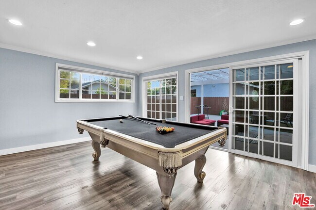 Building Photo - 8345 White Oak Ave