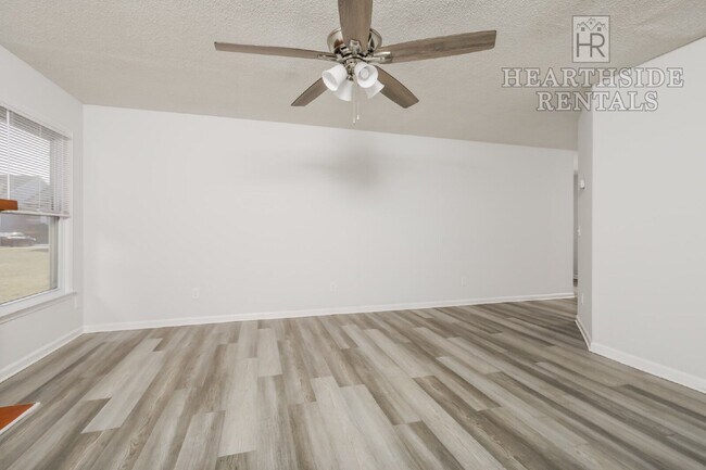 Building Photo - 143 W Victoria Ct