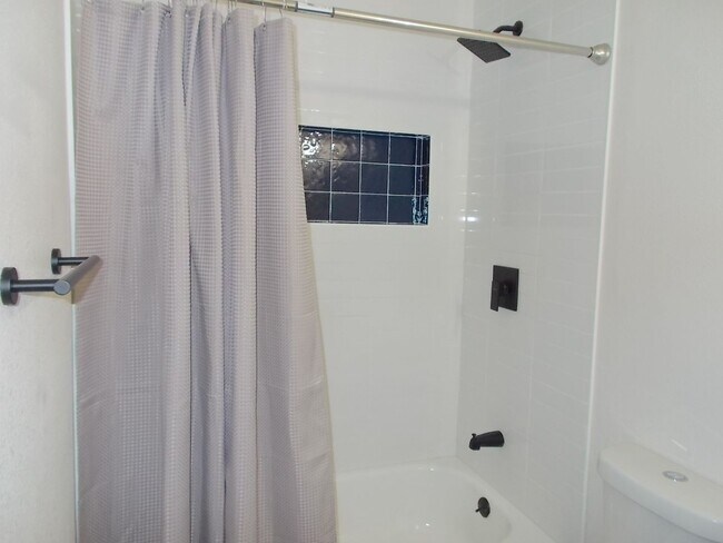 Building Photo - Beautifully Furnished 2-Bedroom 2-Bath Tow...