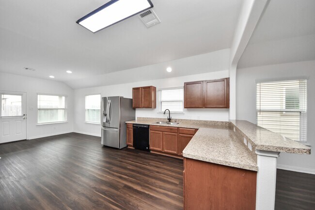 Building Photo - 10306 White Fir Villa Ave