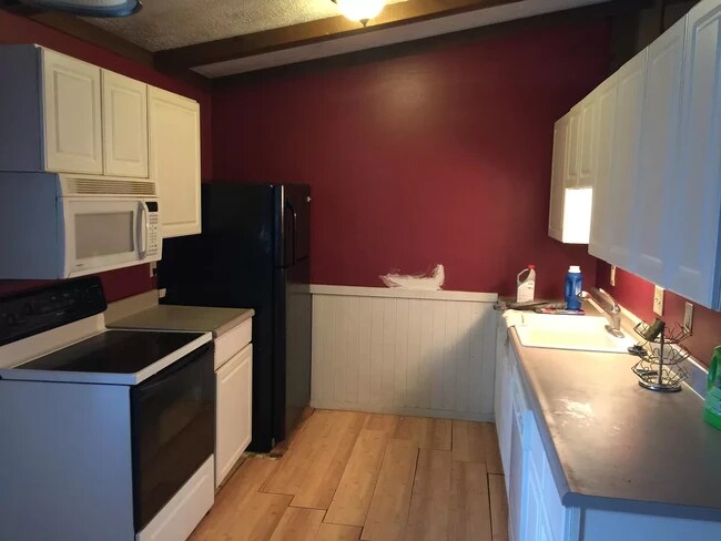 Primary Photo - 1030 W County Line Rd