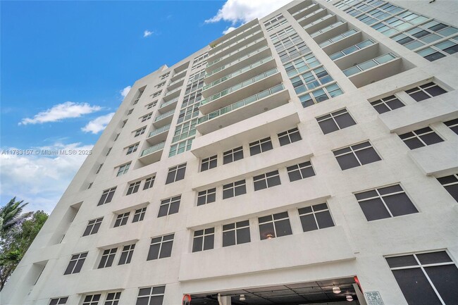 Building Photo - 500 NE 29th St
