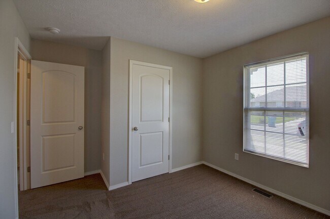 Building Photo - 1158 S Strasbourg Ave