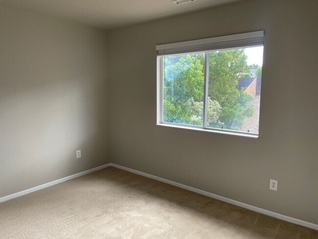 Building Photo - 8024 Moss Creek Dr