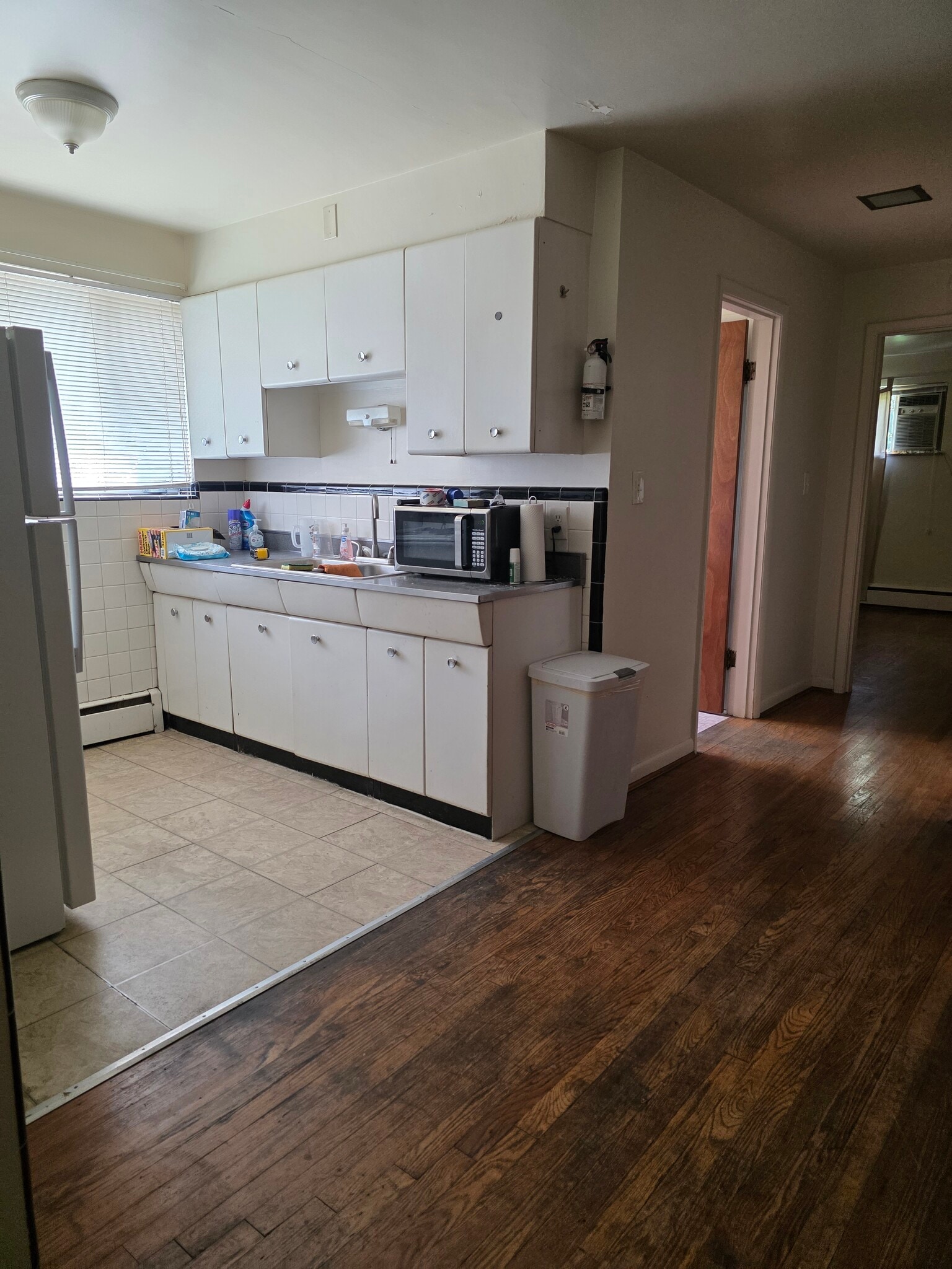 Building Photo - 4250 Saint Martins Pl
