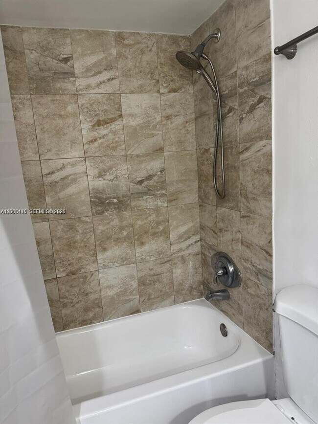 Building Photo - 1401 NE 191st St