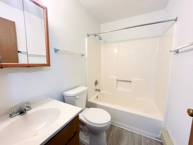 Building Photo - 615 S Virginia Rd