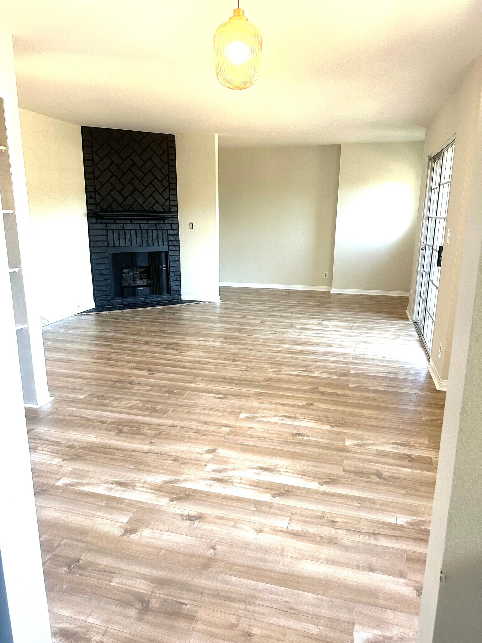 Building Photo - 525 S Main St