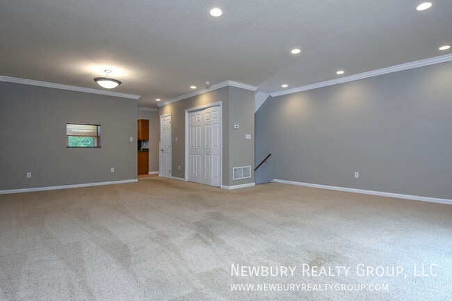 Building Photo - 135 Banksville Pl