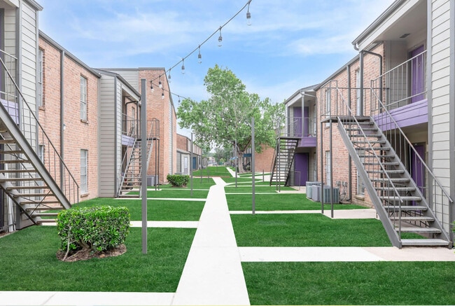 Exterior View - Willow Bend Apartments