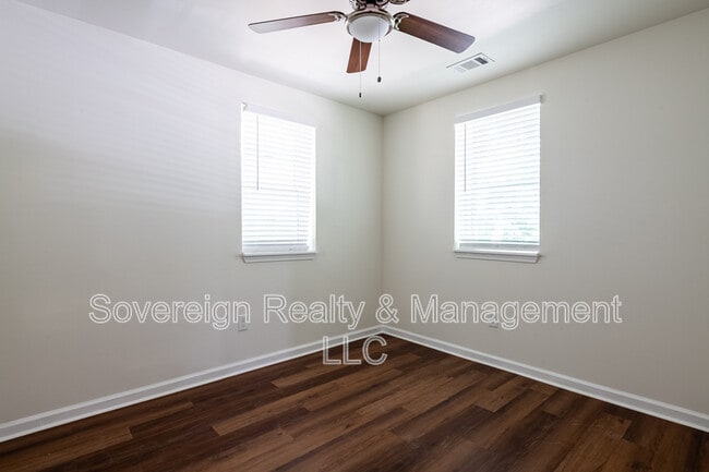 Building Photo - 452 Paines Ave NW