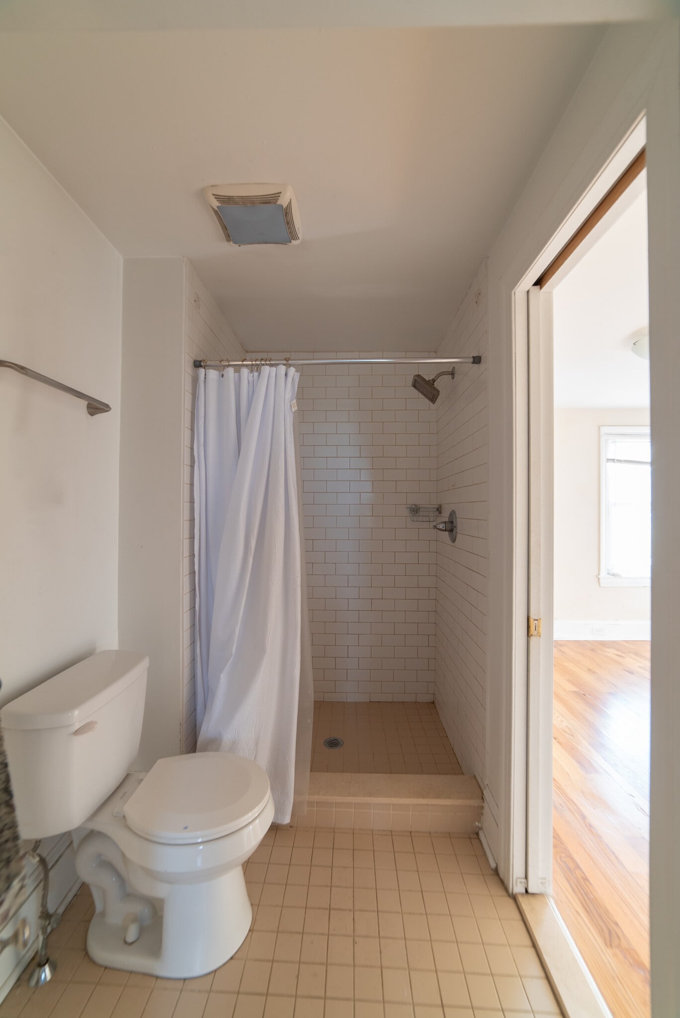 Upper Level Bathroom - 988 N 5th St