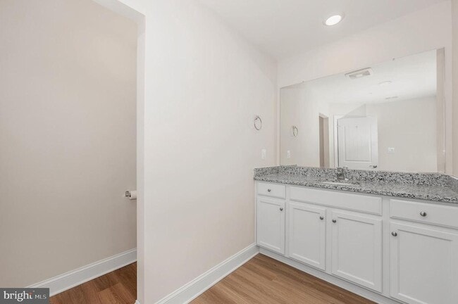 Building Photo - 9962 Roulette Dr