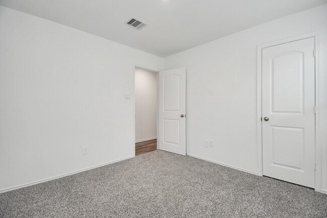 Building Photo - 24430 Elmwood Falls Dr