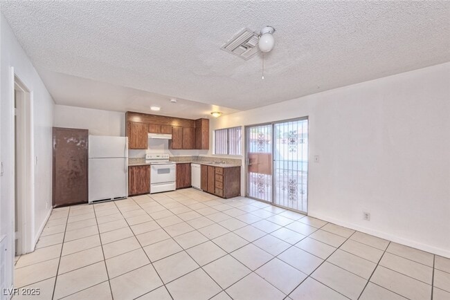 Building Photo - 2408 Paradise Village Way