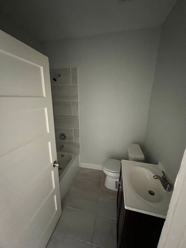 Building Photo - 1107 Avenue A