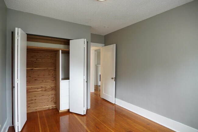 Building Photo - 329 Renton Ave S