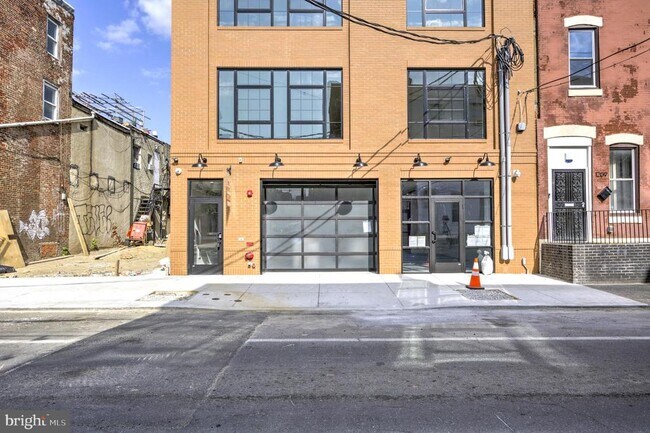 Building Photo - 1205 S 15th St
