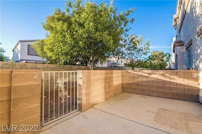 Building Photo - 3305 Cheyenne Gardens Way