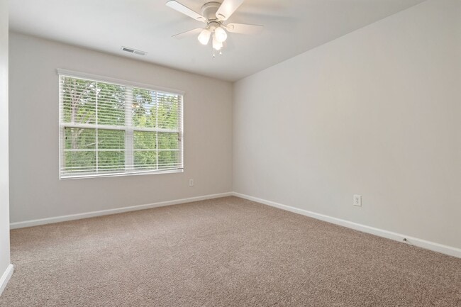 Building Photo - Beautiful 3 Bedroom Townhome in Thompson Ridge – Prime Durham Location!