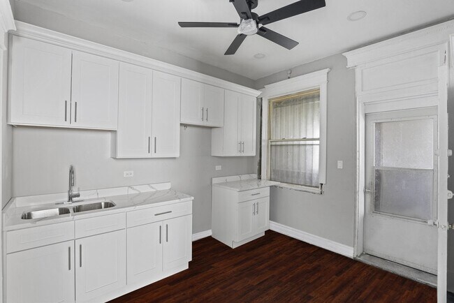 Building Photo - 5341 S Indiana Ave