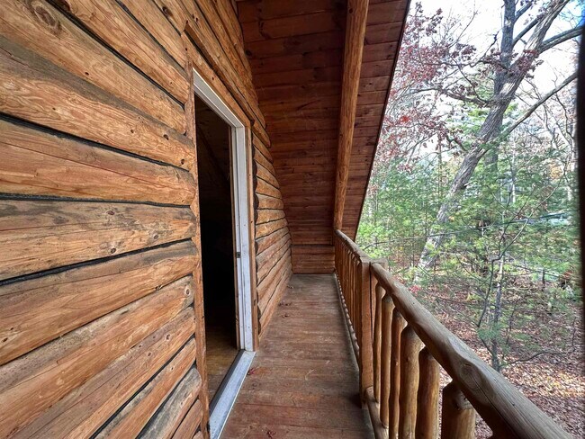 Building Photo - 14 Car Mar Ln