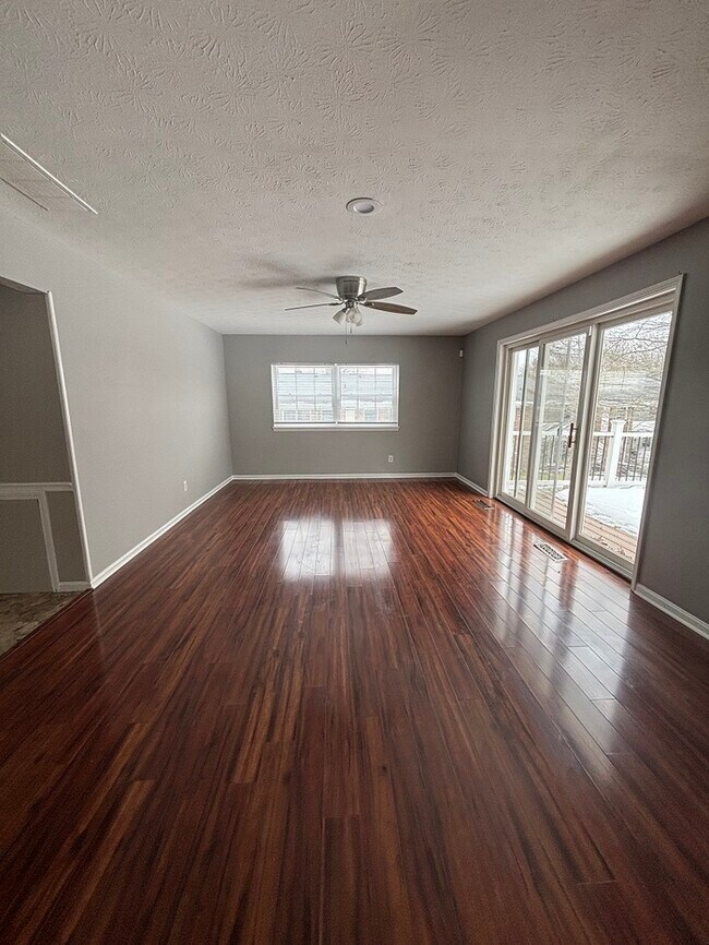 Building Photo - Beautifully maintained 3BR, 2BA Condominium