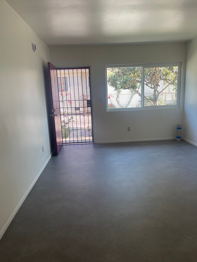 Building Photo - 1924 Workman St