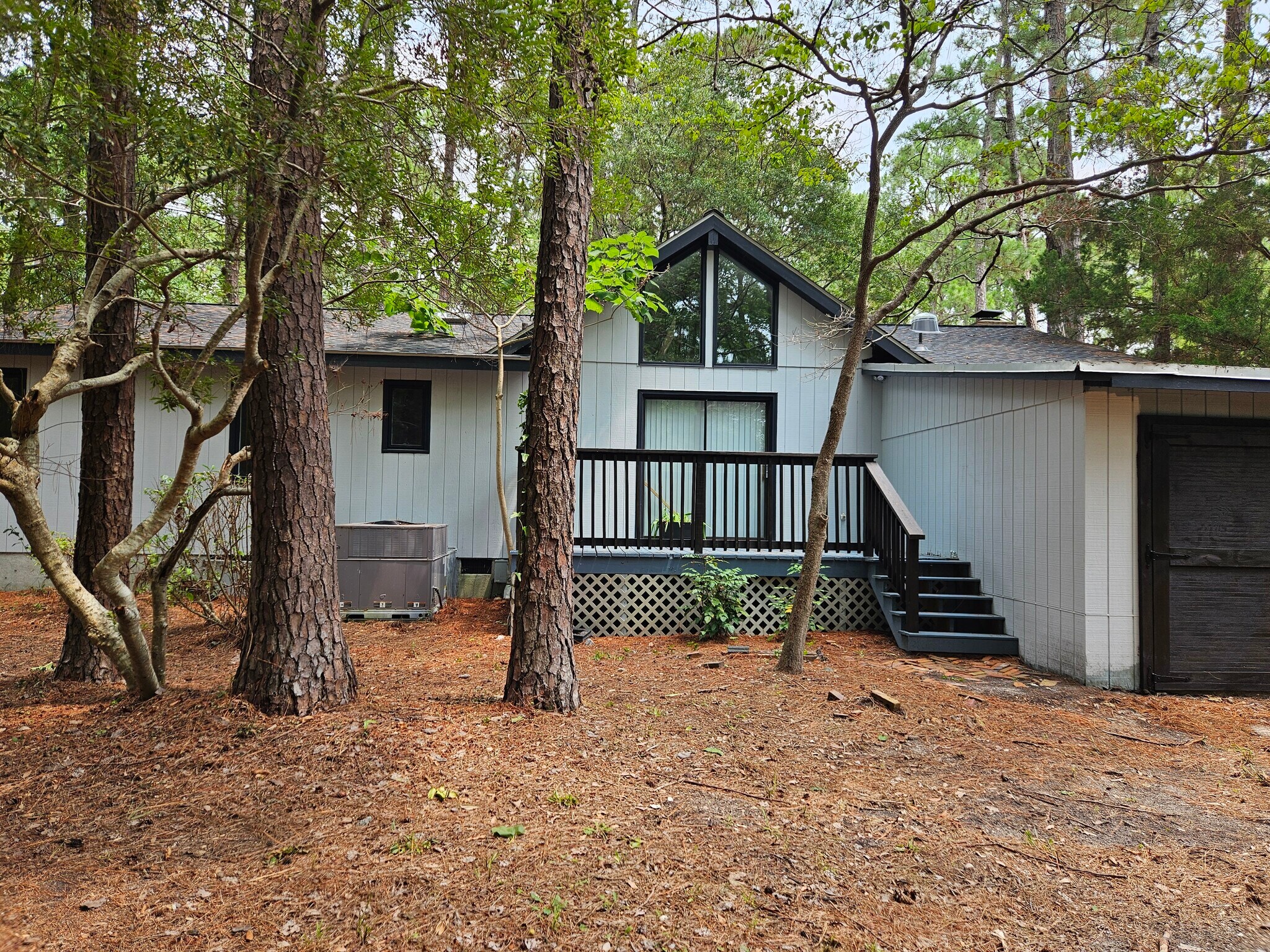 Building Photo - 9 E Pine Ct