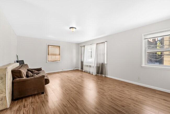 Building Photo - 81 Van Wagenen Ave