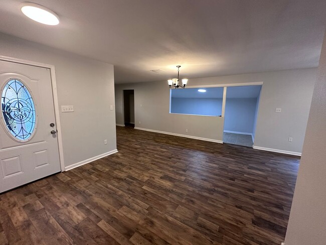 Building Photo - Remodeled 3/1!
