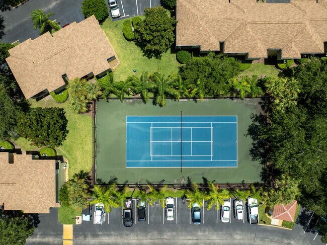 Building Photo - Las Palmas One-Bedroom townhouse with garage
