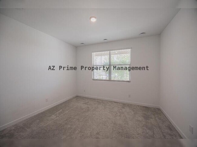 Building Photo - 4607 S 111th Dr