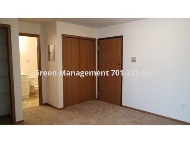 Building Photo - One Bedroom Heat Paid