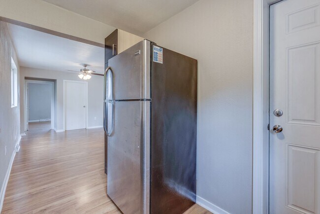 Building Photo - 1022 E Warrington Ave