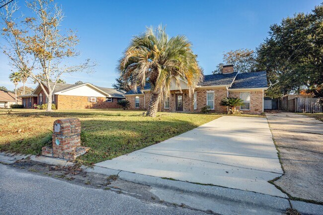 Building Photo - 3 Bedroom 2 Bath Back Bay Luxury Rental Home