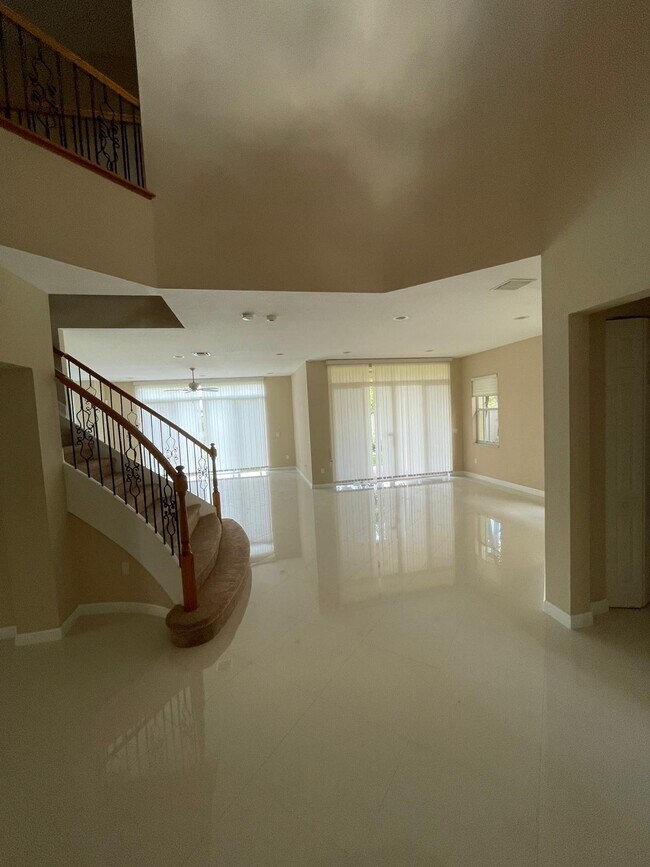 Building Photo - 9261 Delemar Ct