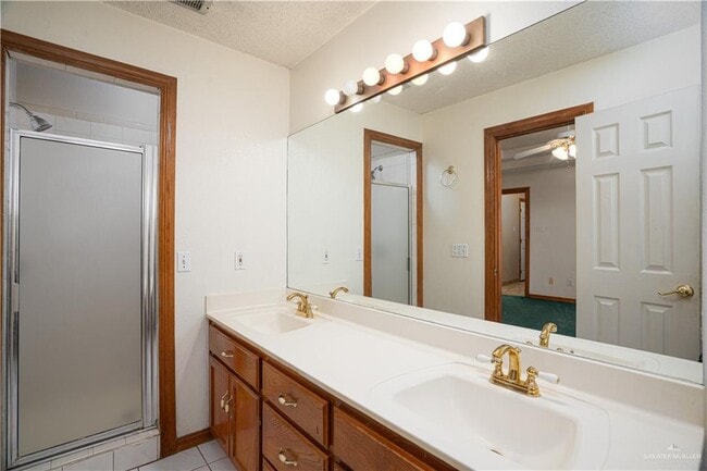 Building Photo - 1801 Crown Pointe Blvd
