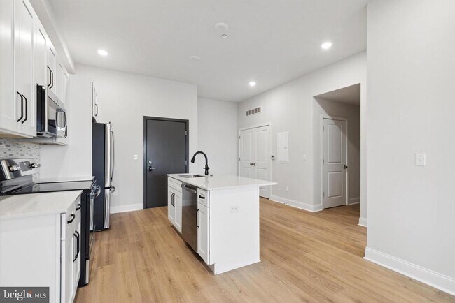 Building Photo - 2157 E Lehigh Ave